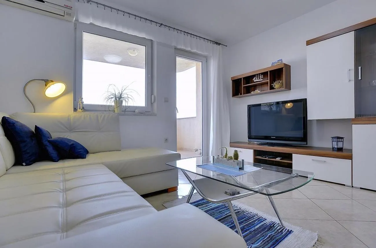 Helle Ferienwohnung 400 Meter Zum Strand Liznjan Apartment
